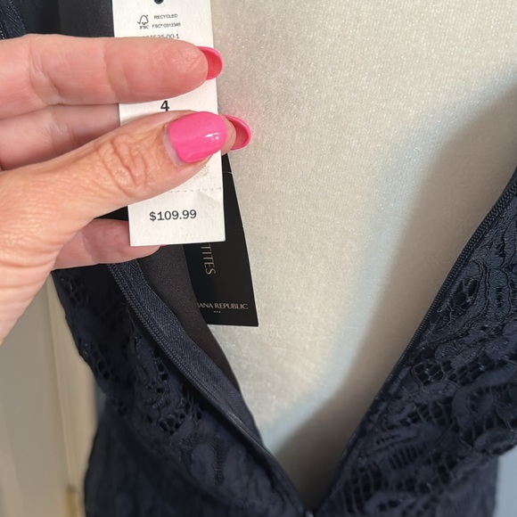 Ladies NWT size 4 navy dress by Banana Republic - Picture 5 of 5